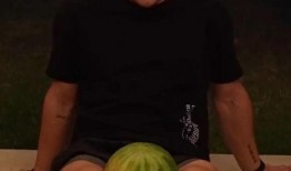 吃瓜网红腹肌男,揭秘网红男生的健身生活