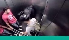 恶搞电梯爆料视频在线观看,揭秘恶搞爆料视频背后的搞笑瞬间
