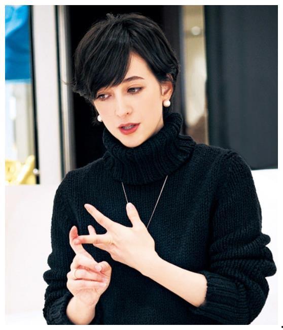 娱乐圈吃瓜男歌手是谁啊,他是谁？